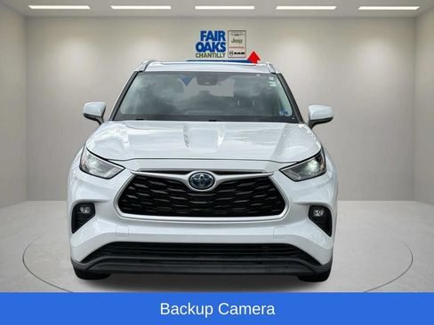 Used 2023 Toyota Highlander XLE AWD/4WD image 3