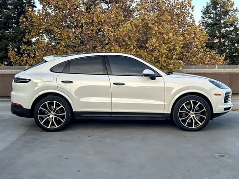 Used 2023 Porsche Cayenne Platinum Edition image 9