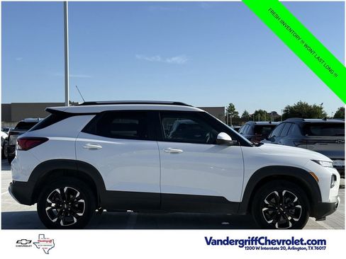 Used 2023 Chevrolet TrailBlazer LT FWD image 3