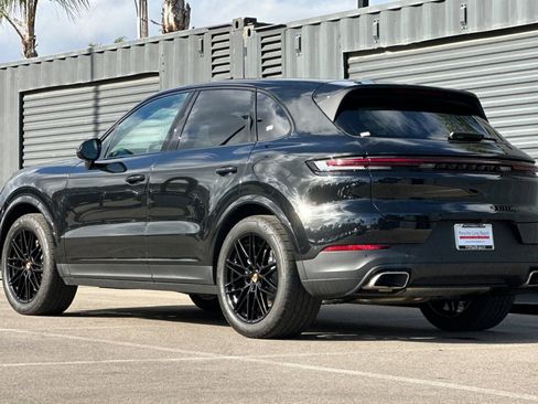 Used 2025 Porsche Cayenne image 3