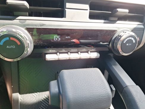 Used 2025 Toyota Tacoma TRD Sport AWD/4WD image 27