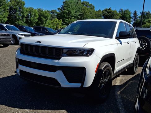 New 2026 Jeep Grand Cherokee Altitude AWD/4WD image 1