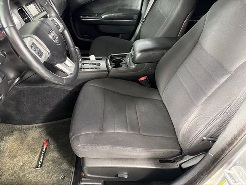 Used 2013 Dodge Charger SE w/ Connectivity Group image 10