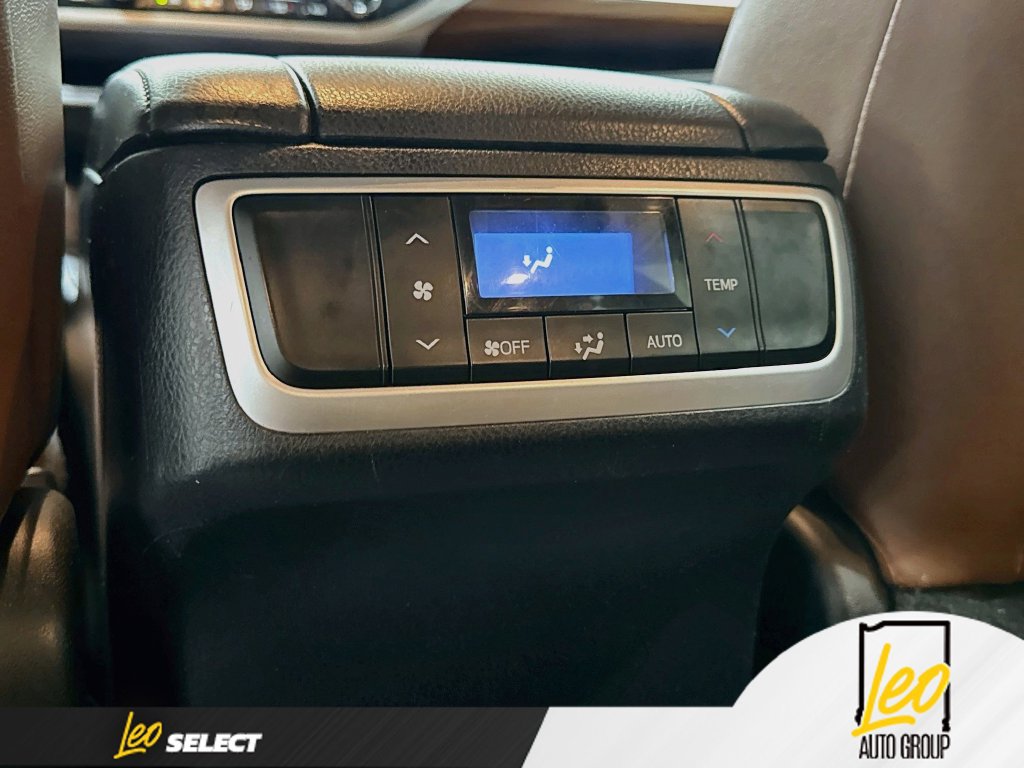 Used 2018 Toyota Highlander Limited w/ Carpet Mat Package (TMS) FWD image 30