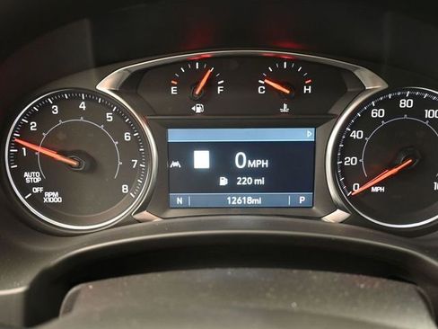 Used 2024 GMC Terrain SLT w/ Infotainment Package II image 9