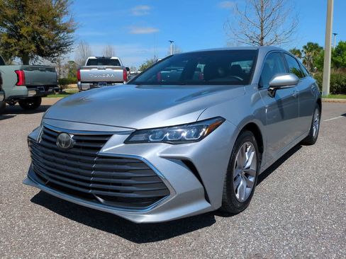 Used 2021 Toyota Avalon XLE image 2