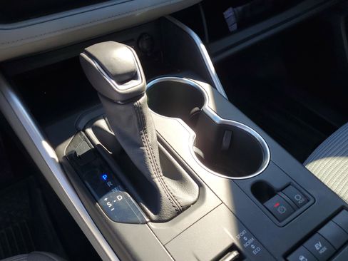 Used 2021 Toyota Highlander LE image 33