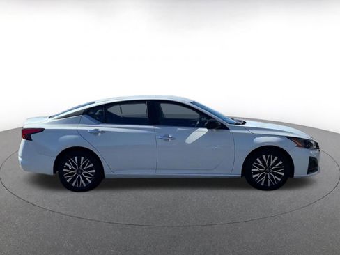 Used 2025 Nissan Altima 2.5 SV image 16