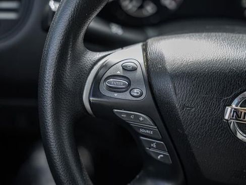 Used 2017 Nissan Pathfinder S image 26