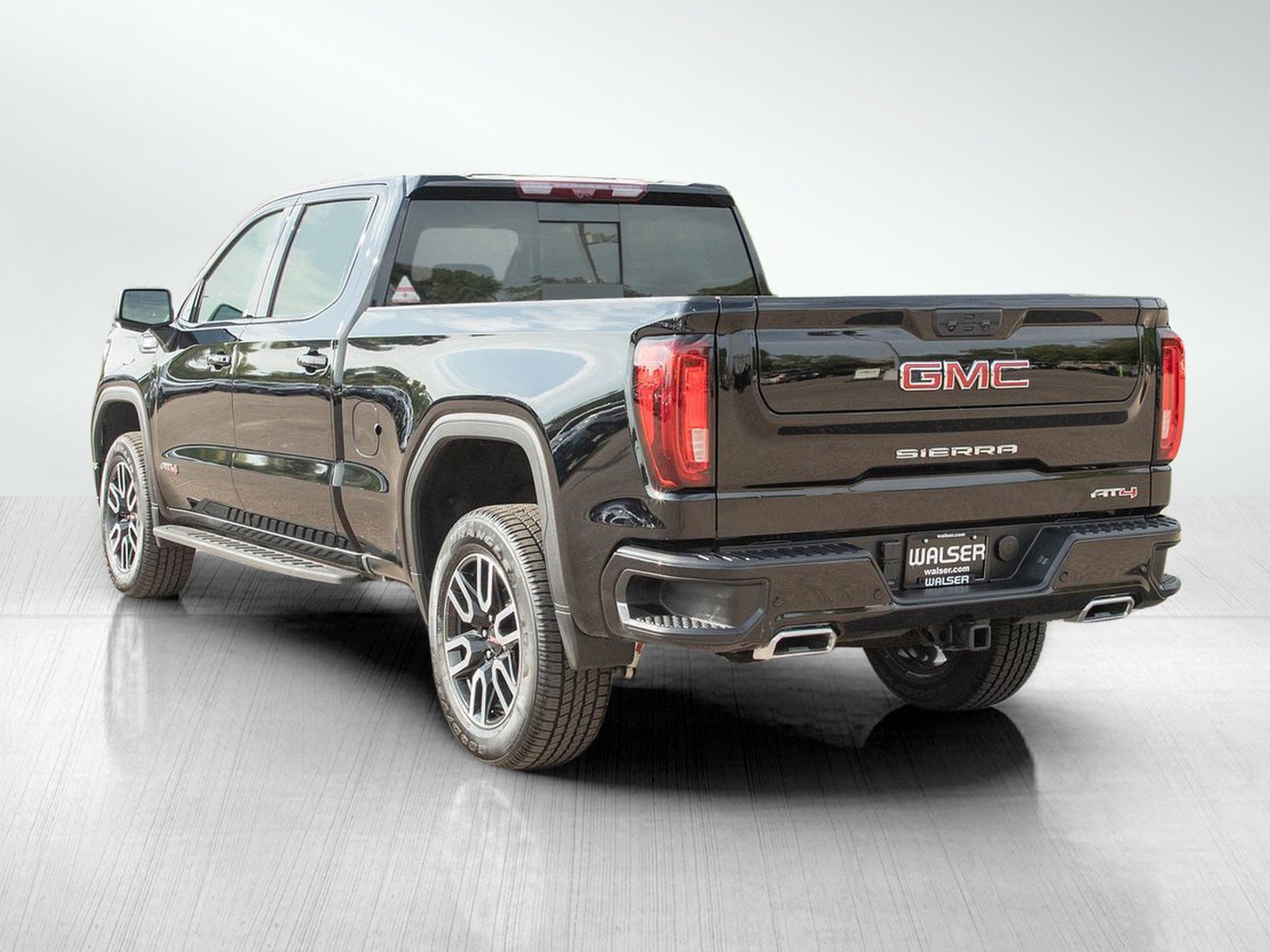 Used 2024 GMC Sierra 1500 AT4 w/ Technology Package AWD/4WD image 3