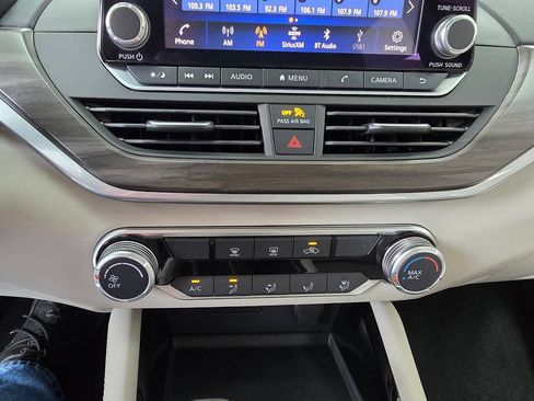 Used 2023 Nissan Altima 2.5 SV AWD/4WD image 32