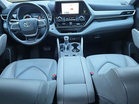 Certified 2023 Toyota Highlander XLE image 11