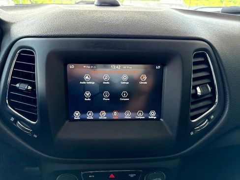 Used 2019 Jeep Compass Latitude image 10