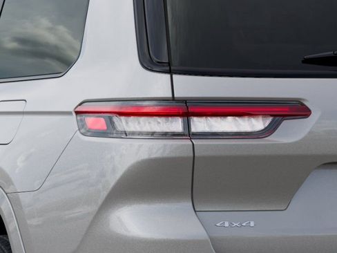 New 2026 Jeep Grand Cherokee L Summit AWD/4WD image 9