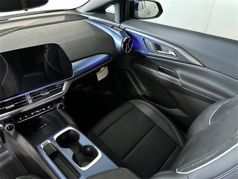 New 2025 Chevrolet Equinox EV LT w/ Convenience Package II image 34