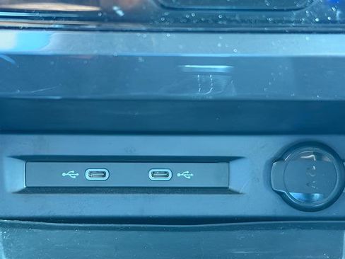 Used 2022 Volkswagen Tiguan SE R-Line image 22