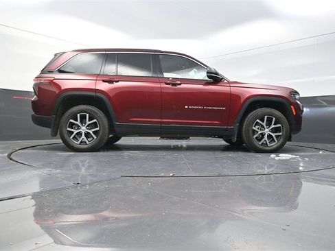 Used 2025 Jeep Grand Cherokee Limited w/ MOPAR Finishing Package image 34