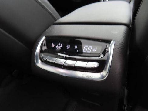 Used 2023 Cadillac XT6 Premium Luxury w/ Technology Package AWD/4WD image 35