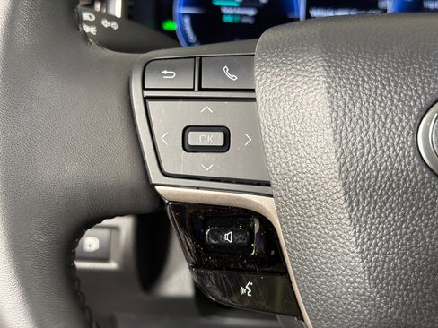 Used 2025 Toyota Camry XLE FWD image 25