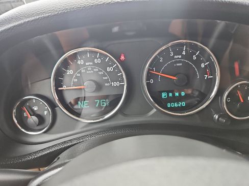 Used 2012 Jeep Wrangler Unlimited Sahara w/ Dual Top Group AWD/4WD image 25