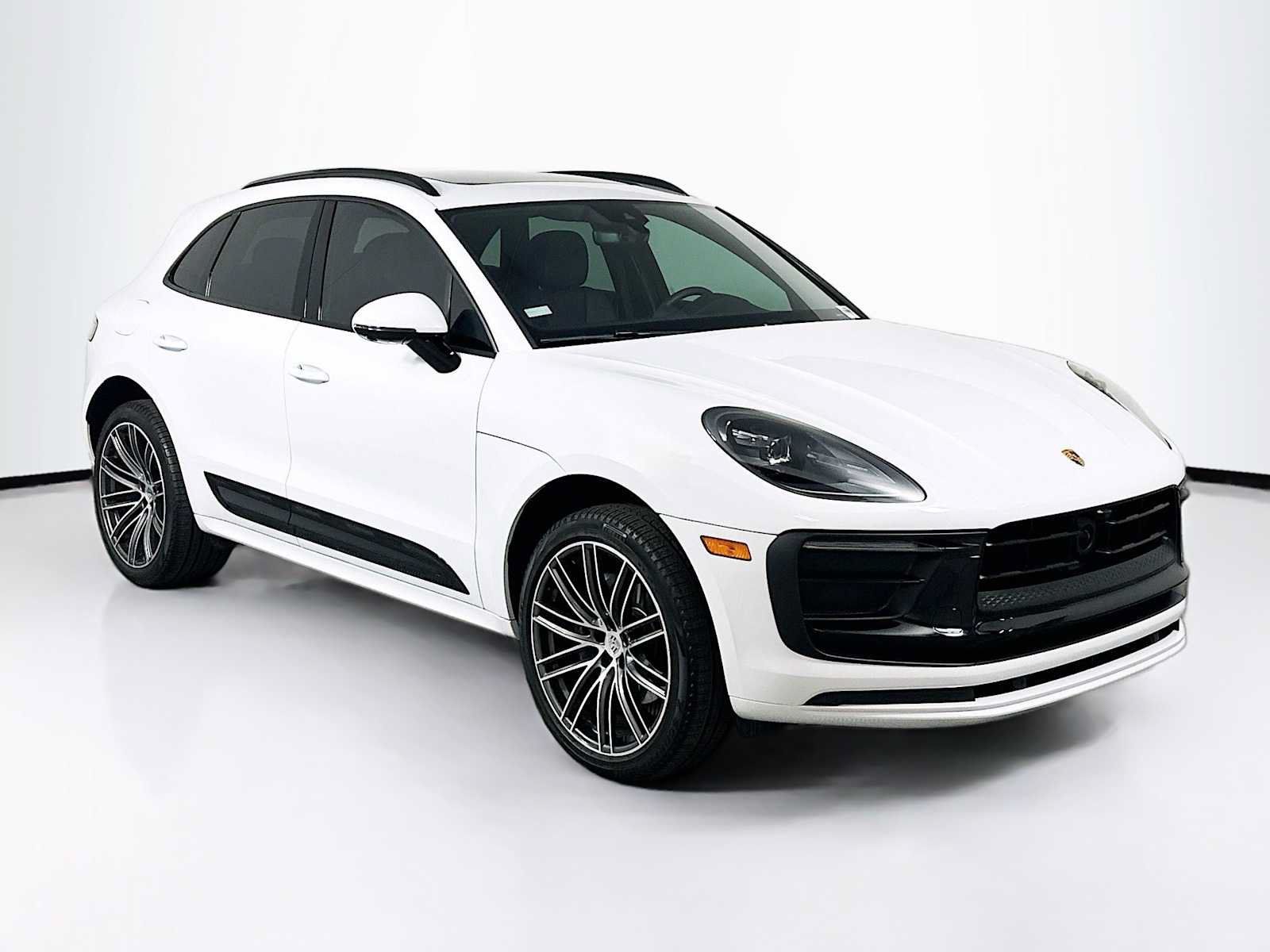 Certified 2025 Porsche Macan AWD/4WD image 7
