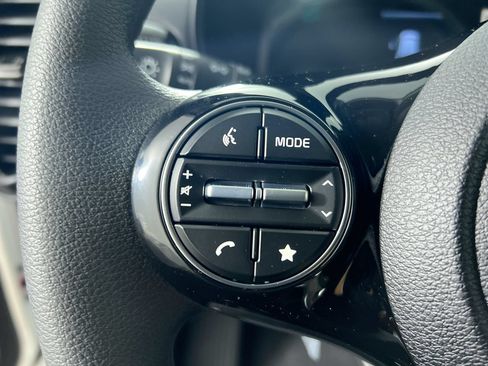 Used 2023 Kia Soul LX w/ Option Group 015 FWD image 18
