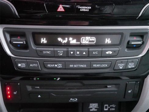 Used 2019 Honda Pilot Touring image 30