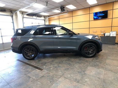 Used 2025 Ford Explorer ST AWD/4WD image 8