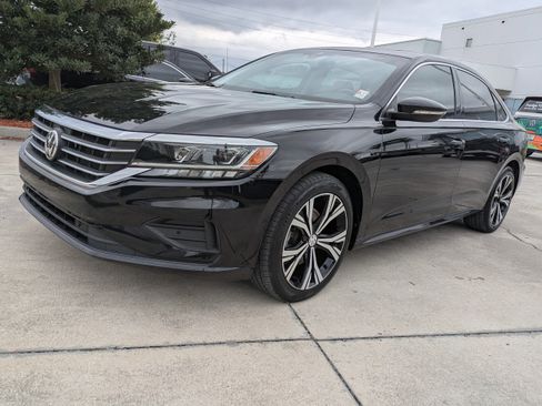 Used 2020 Volkswagen Passat 2.0T SEL image 8