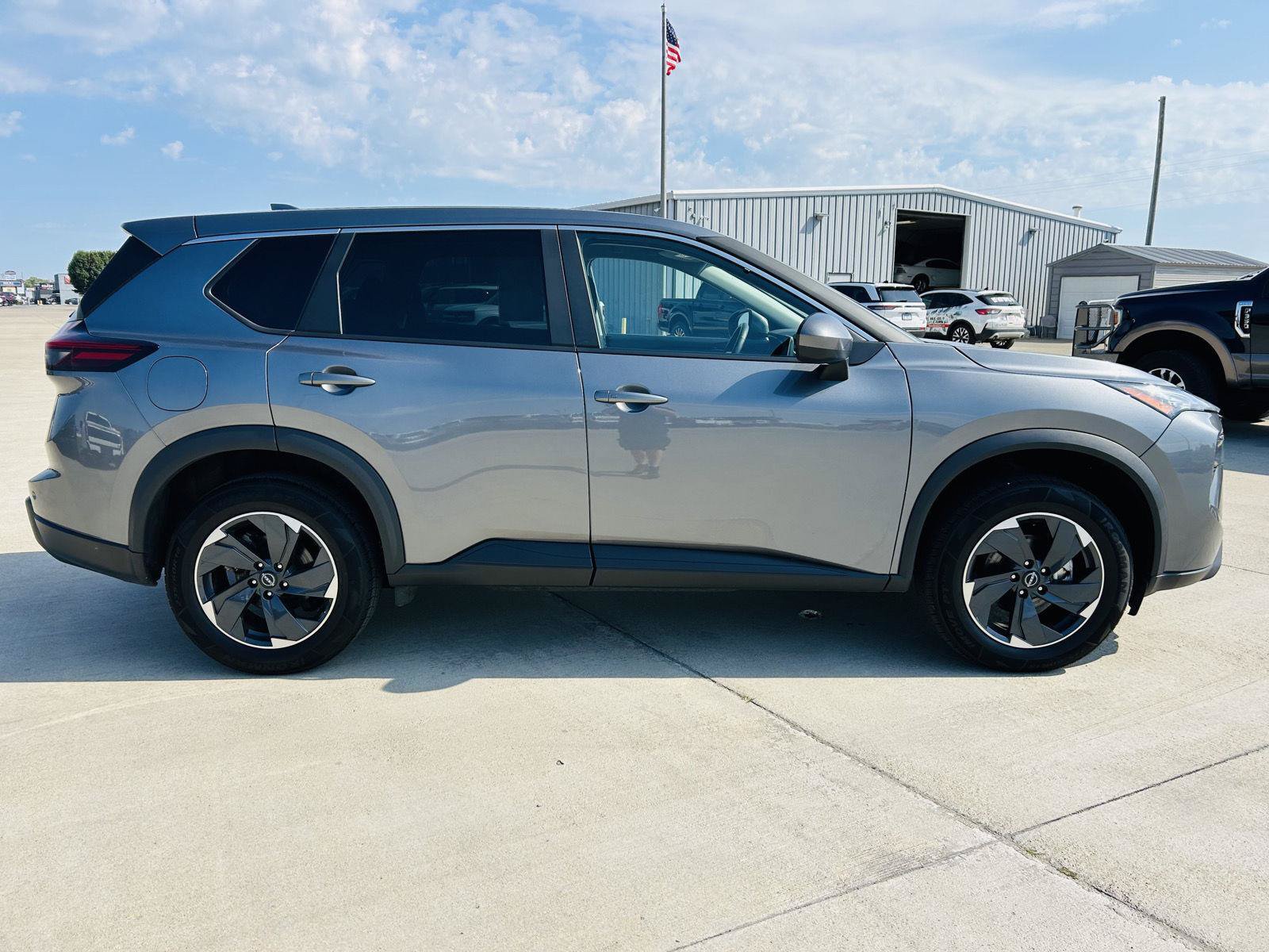 Used 2025 Nissan Rogue SV FWD image 37