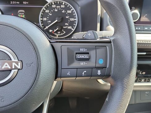 Used 2023 Nissan Rogue SV FWD image 6