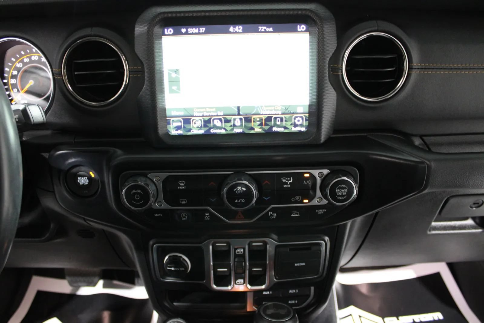 Used 2022 Jeep Wrangler Unlimited Sahara AWD/4WD image 18