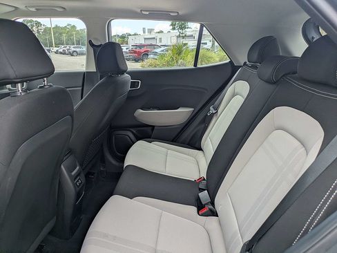 Used 2025 Hyundai Venue SEL FWD image 13