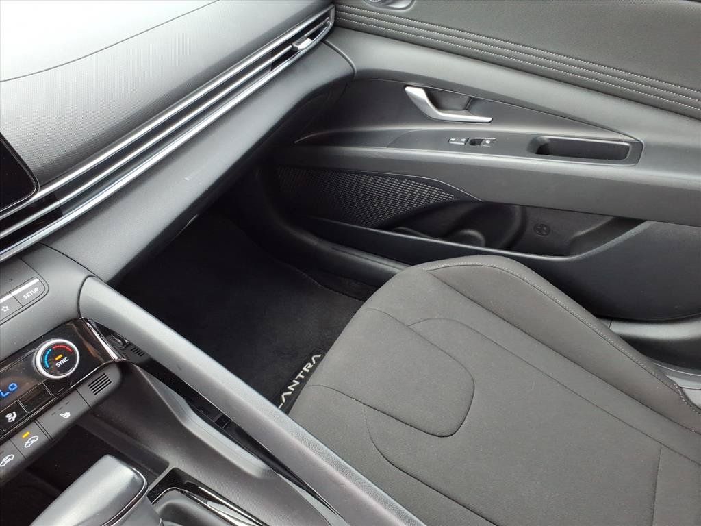 Used 2025 Hyundai Elantra SEL FWD image 26