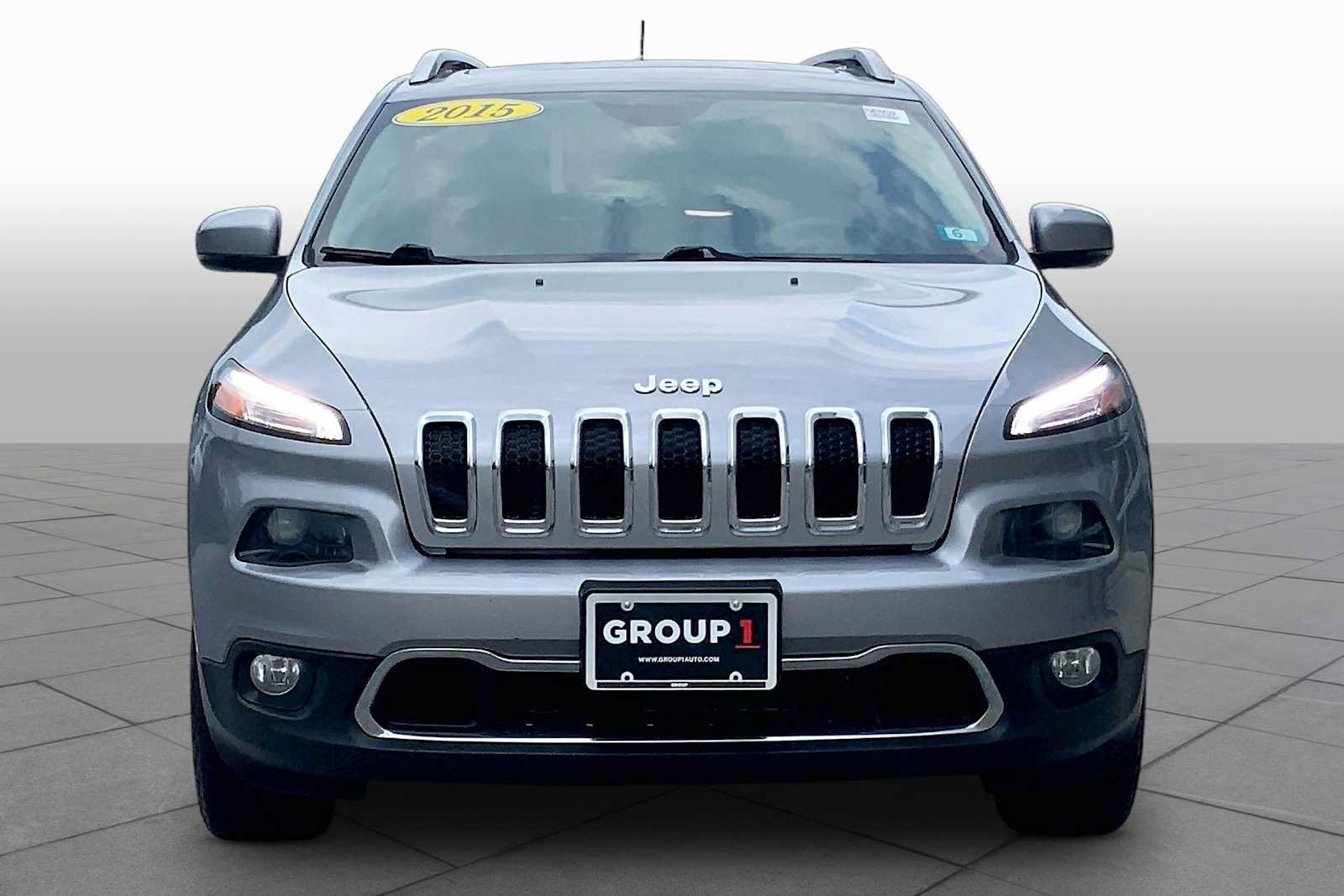 Used 2015 Jeep Cherokee Limited w/ Luxury Group AWD/4WD image 4