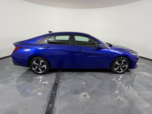 Used 2023 Hyundai Elantra SEL w/ Convenience Package FWD image 5