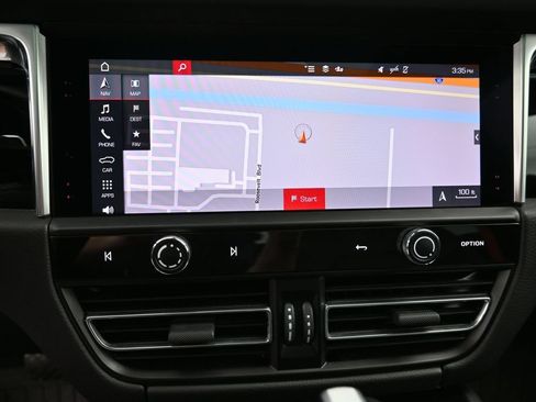 Certified 2024 Porsche Macan AWD/4WD image 14