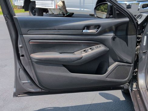Used 2022 Nissan Altima 2.5 SR FWD image 12
