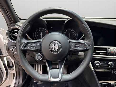 Used 2022 Alfa Romeo Giulia Ti w/ Active Assist Plus Package RWD image 25