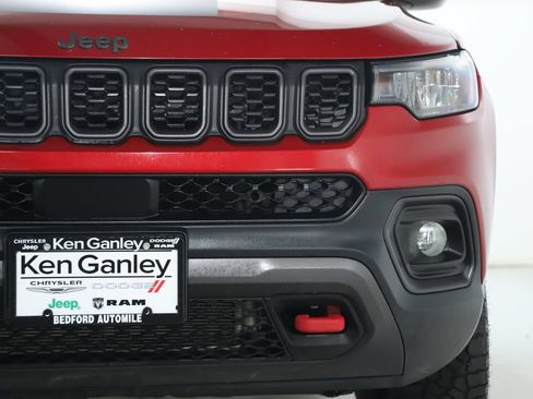 Used 2025 Jeep Compass Trailhawk AWD/4WD image 7