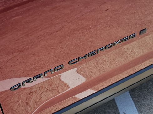 New 2025 Jeep Grand Cherokee L Altitude image 11