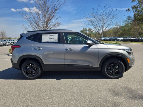 New 2026 Kia Seltos EX image 9