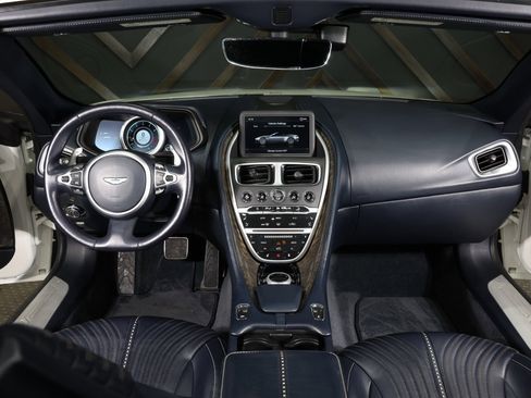 Used 2019 Aston Martin DB11 Volante image 4