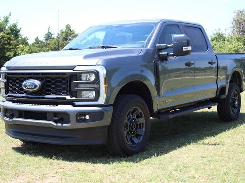 Used 2025 Ford F250 XL w/ STX Appearance Package AWD/4WD image 4