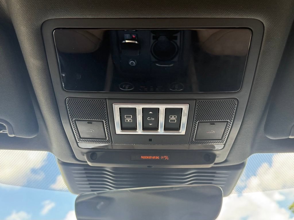 Used 2026 Land Rover Discovery Limited Edition AWD/4WD image 28