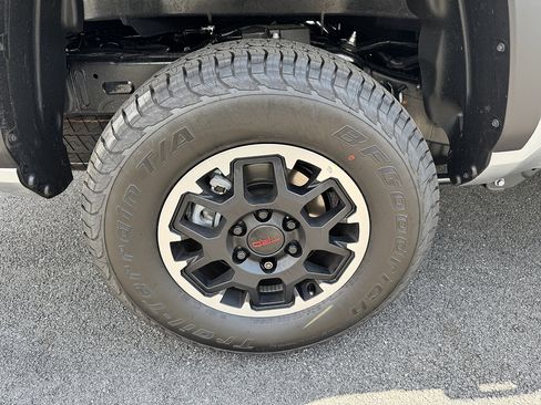 Used 2025 Toyota Tacoma TRD Off-Road AWD/4WD image 21