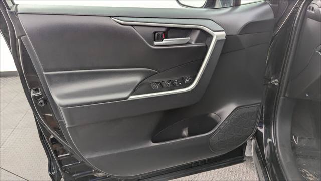 Used 2025 Toyota RAV4 XLE AWD/4WD image 12