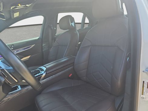 Used 2025 BMW 740i RWD image 15