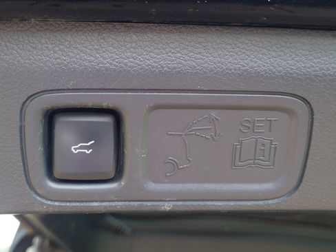 Used 2024 Ford Expedition XLT AWD/4WD image 8