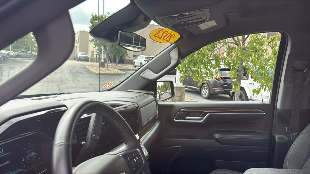 Used 2023 Chevrolet Silverado 1500 LT AWD/4WD image 25